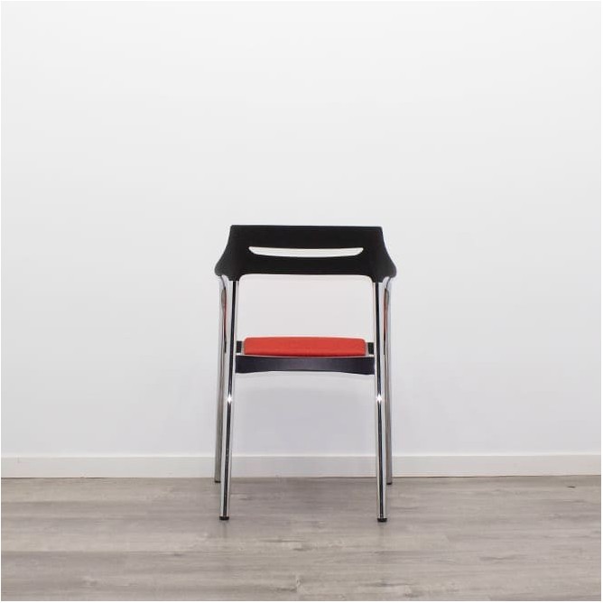Silla confidente roja y negro con estructura cromada