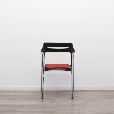 Silla confidente roja y negro con estructura cromada