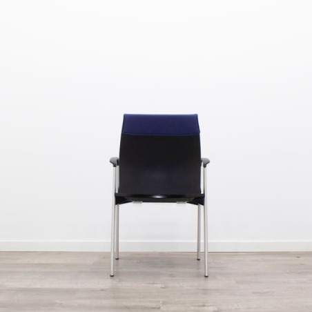 Silla confidente morada de 4 patas grises