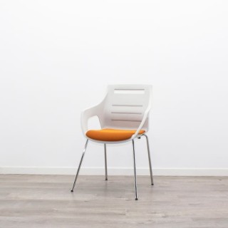 Silla confidente polipropileno gris y tapizado naranja 2