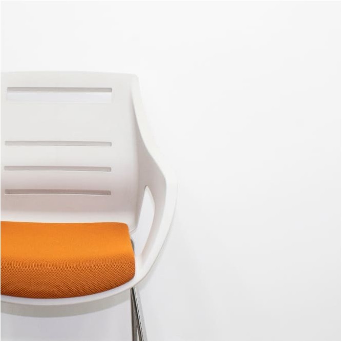 Silla confidente polipropileno gris y tapizado naranja