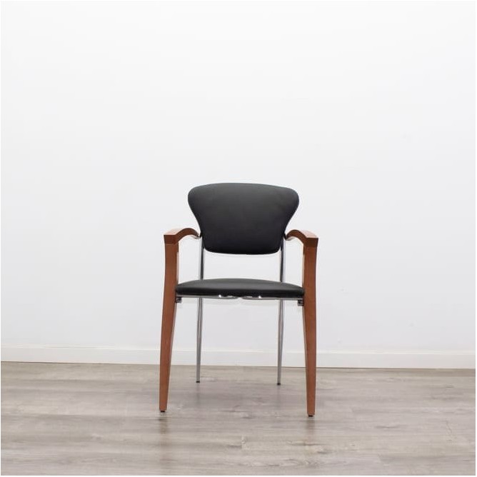 Silla confidente de madera y napel negro