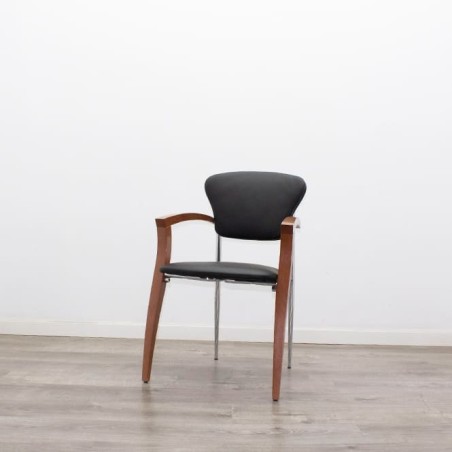 Silla confidente de madera y napel negro