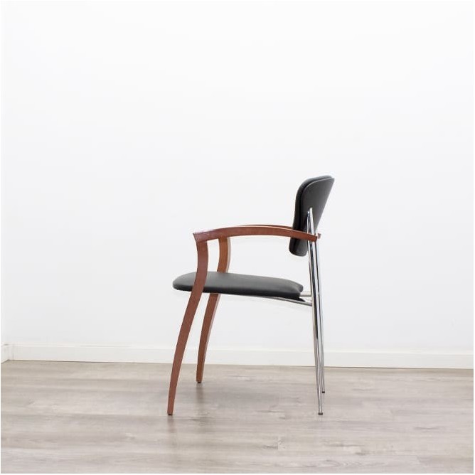 Silla confidente de madera y napel negro