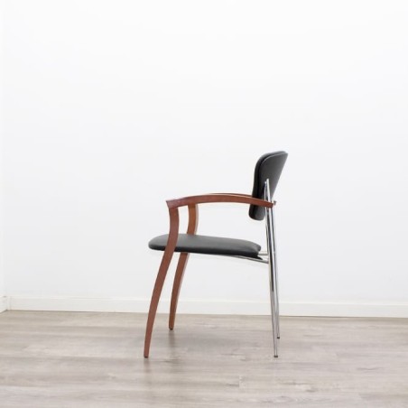 Silla confidente de madera y napel negro