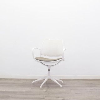 Silla confidente giratoria con topes en gris y blanco 2