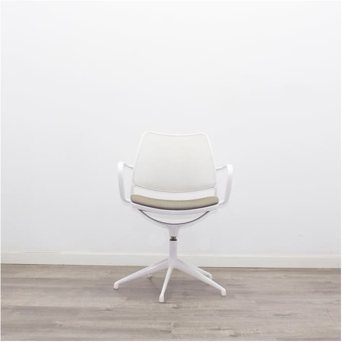 Silla confidente giratoria con topes en gris y blanco