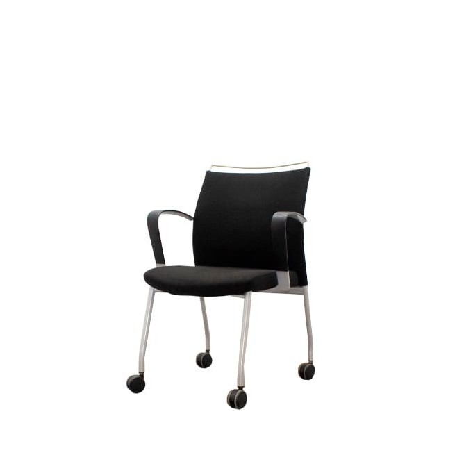 Silla confidente con ruedas tapizado en negro estructura gris