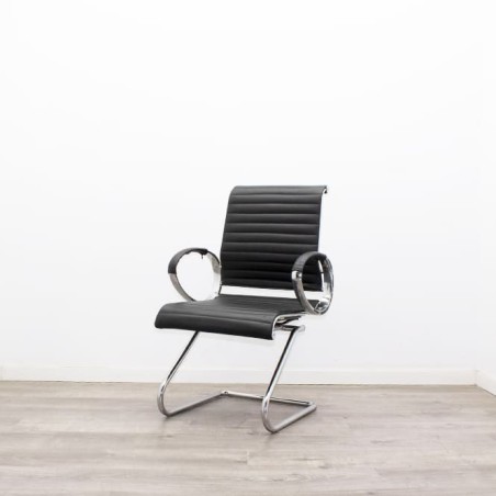 Silla confidente en napel negro con brazos