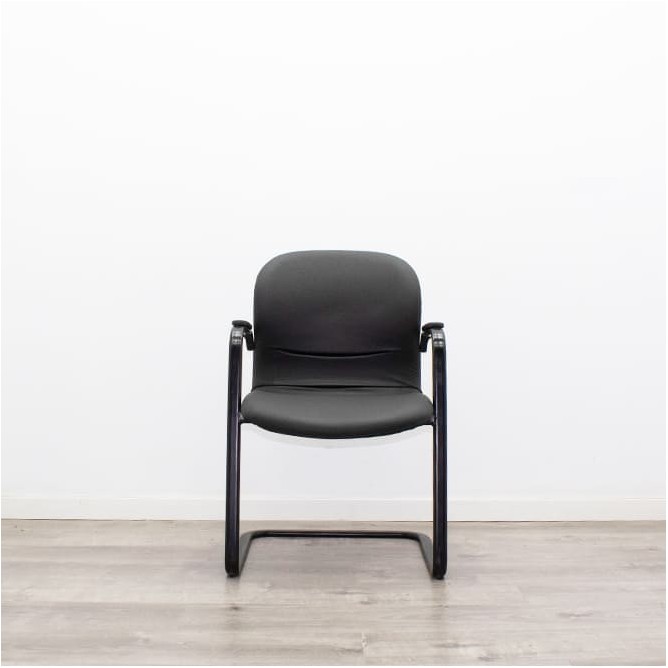 Silla confidente en napel negro base patín negra