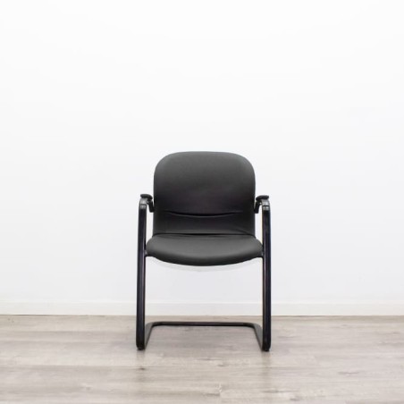 Silla confidente en napel negro base patín negra