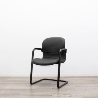 Silla confidente en napel negro base patín negra 2
