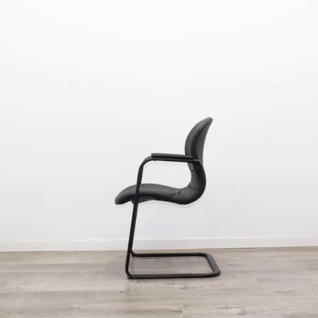 Silla confidente en napel negro base patín negra