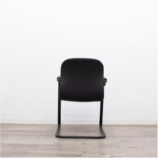 Silla confidente en napel negro base patín negra