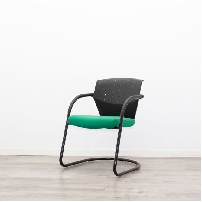 Silla confidente en verde y negro con respaldo polipropileno