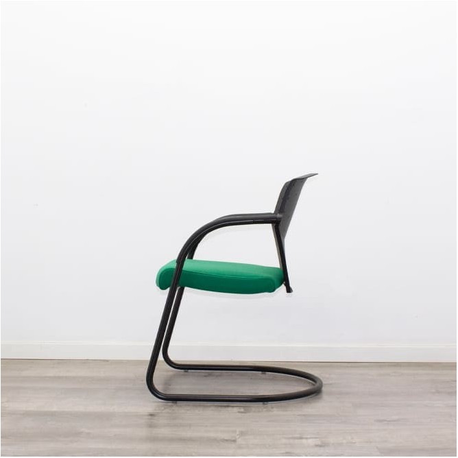 Silla confidente en verde y negro con respaldo polipropileno