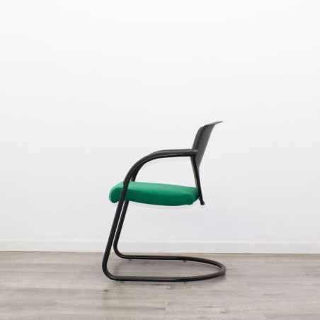 Silla confidente en verde y negro con respaldo polipropileno