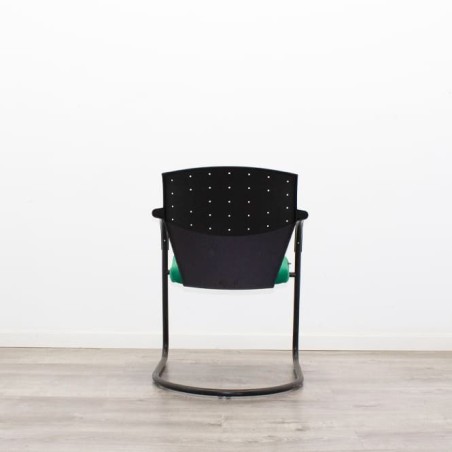 Silla confidente en verde y negro con respaldo polipropileno