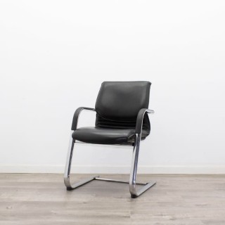 Silla confidente en napel negro y estructura cromado 2
