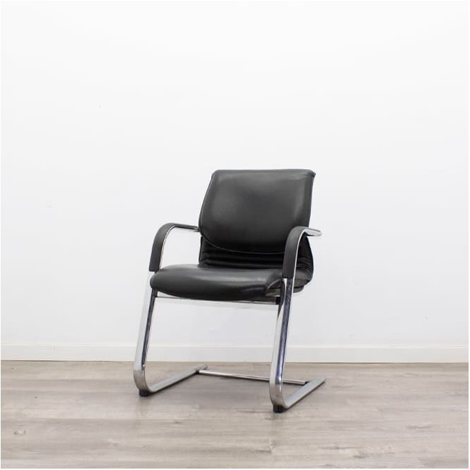 Silla confidente en napel negro y estructura cromado