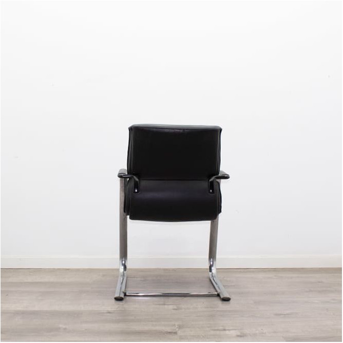 Silla confidente en napel negro y estructura cromado