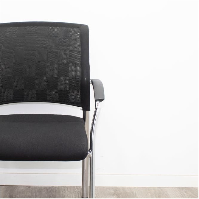Conjunto silla operativa y 2 sillas confidentes en negro