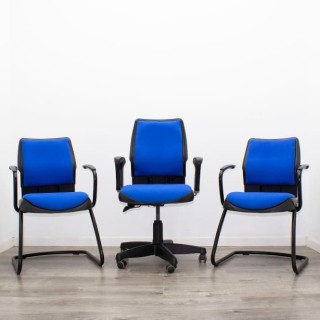 Conjunto silla operativa y 2 sillas confidentes en azul y negra 2