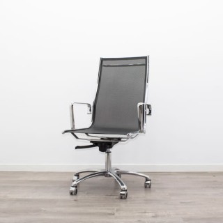 Silla dirección rejilla negra y estructura cromada 2