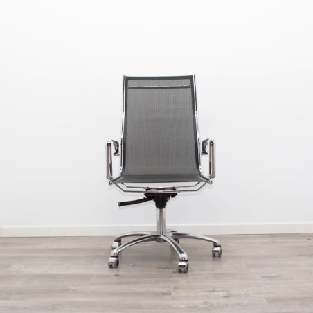 Silla dirección rejilla negra y estructura cromada