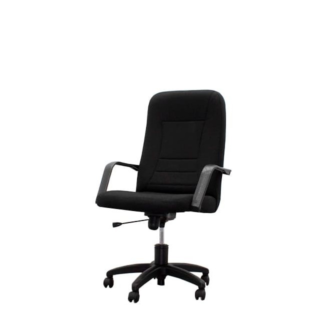 Silla dirección tapizada en negro con brazos fijos