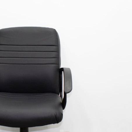 Silla dirección en napel negra respaldo bajo