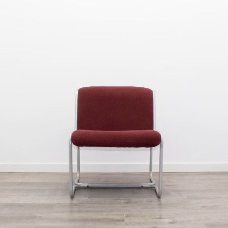 Sillón de espera granate con base gris