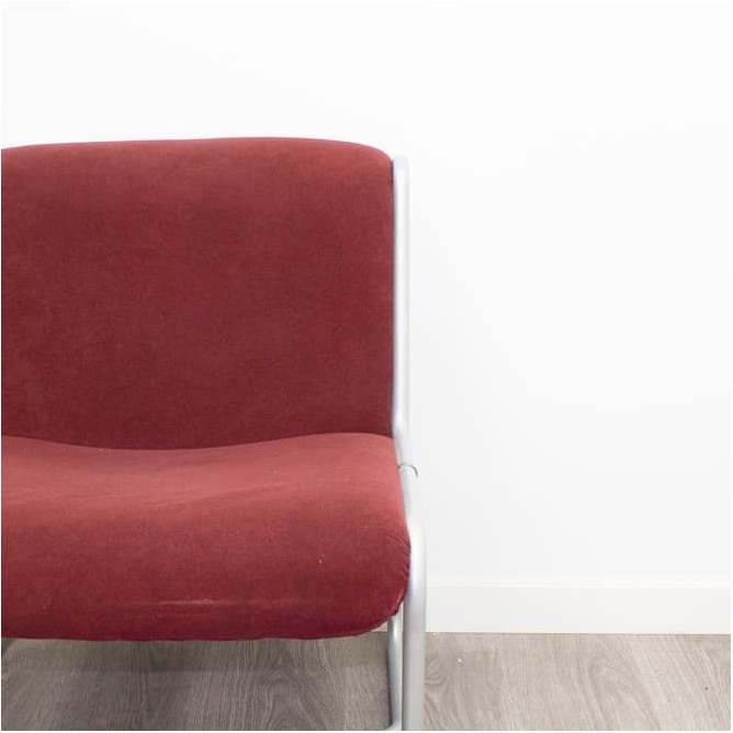 Sillón de espera granate con base gris