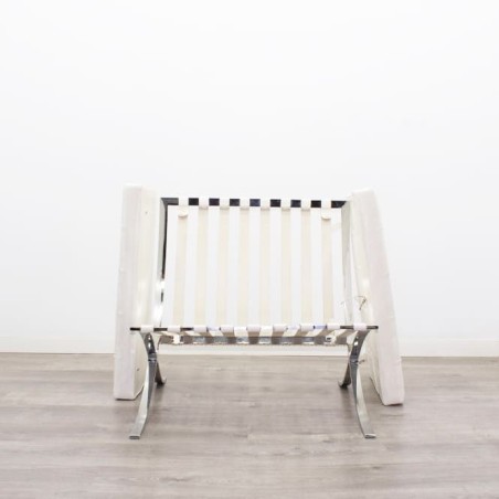 Sillón de 1 plaza en blanco de piel con costuras