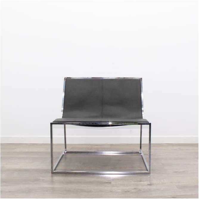 Sillón de espera de diseño en piel negra