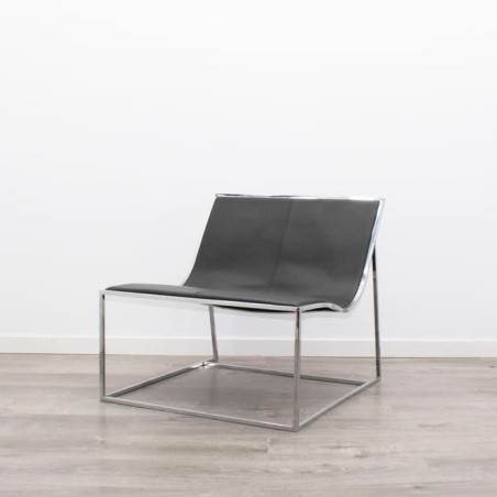 Sillón de espera de diseño en piel negra