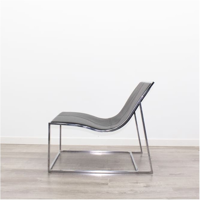Sillón de espera de diseño en piel negra