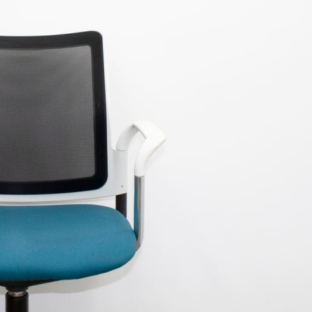 Silla giratoria ergonómica y respaldo malla negra