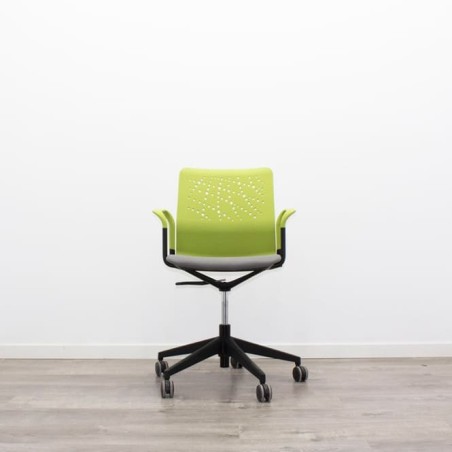 Silla operativa ergonómica verde y gris