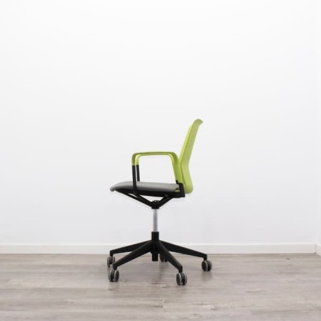 Silla operativa ergonómica verde y gris