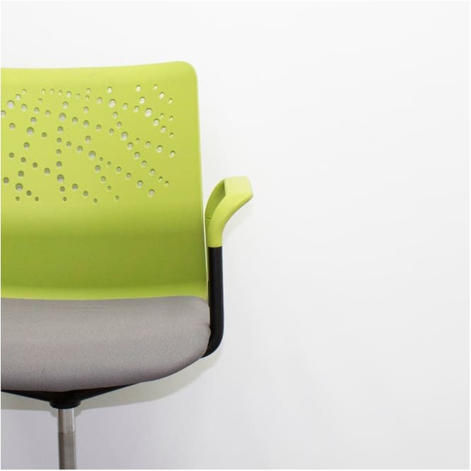 Silla operativa ergonómica verde y gris