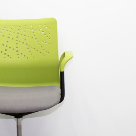 Silla operativa ergonómica verde y gris