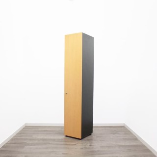 Armario alto estrecho todo puertas haya y gris antracita de 40cm 2