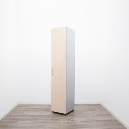 Armario alto estrecho todo puertas maple y gris de 45cm