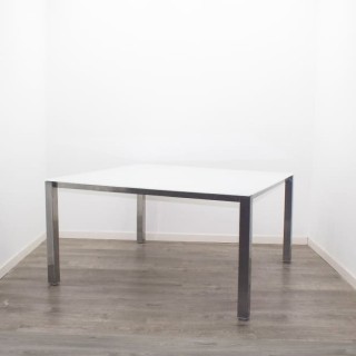 Mesa reunión cuadrada tapa en cristal blanco de 140cm 2