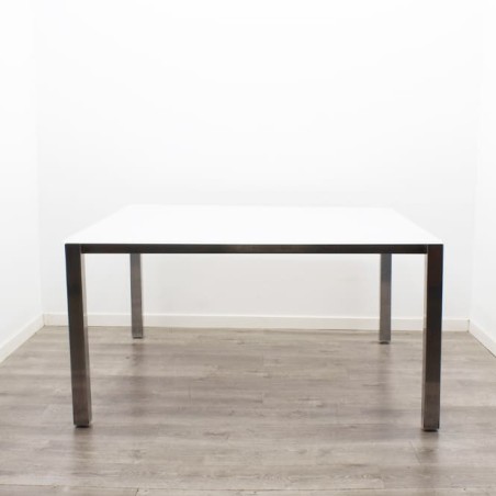 Mesa reunión cuadrada tapa en cristal blanco de 140cm