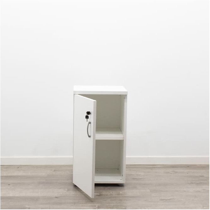 Armario bajo blanco con puertas y tiradores 80cm