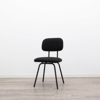 Silla confidente negra sin brazos de 4 patas 2
