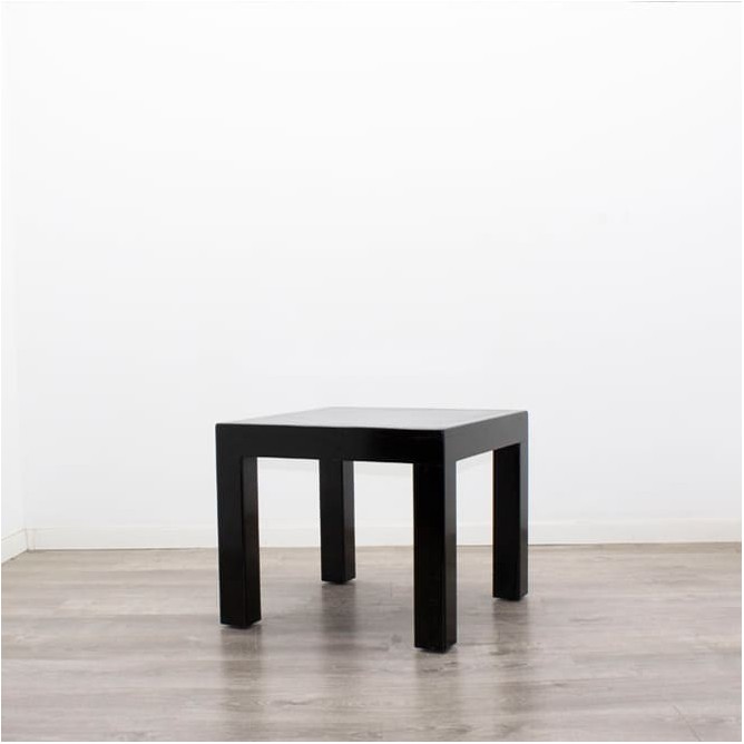 Mesa de rincón baja en negro lacado