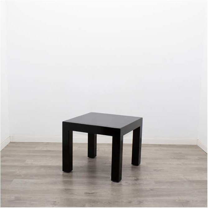 Mesa de rincón baja en negro lacado
